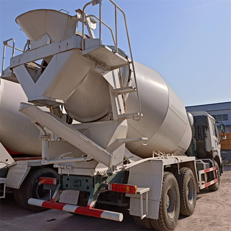 SINOTRUCK HOWO - Автобетоносмеситель: фото 5 SINOTRUCK HOWO - Автобетоносмеситель: фото 5