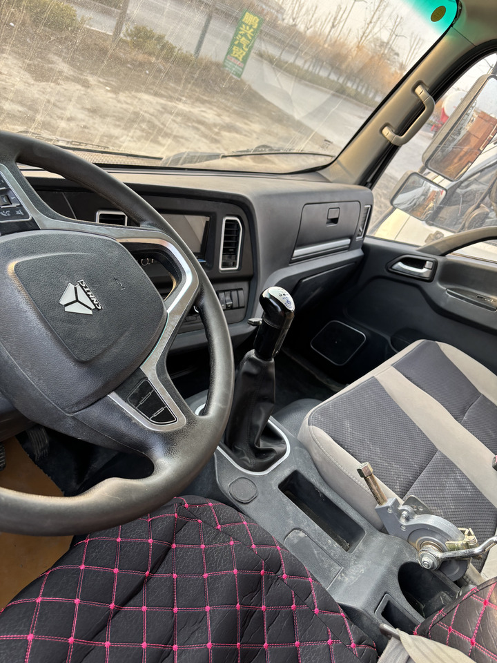 SINOTRUCK - Автобетоносмеситель: фото 5 SINOTRUCK - Автобетоносмеситель: фото 5