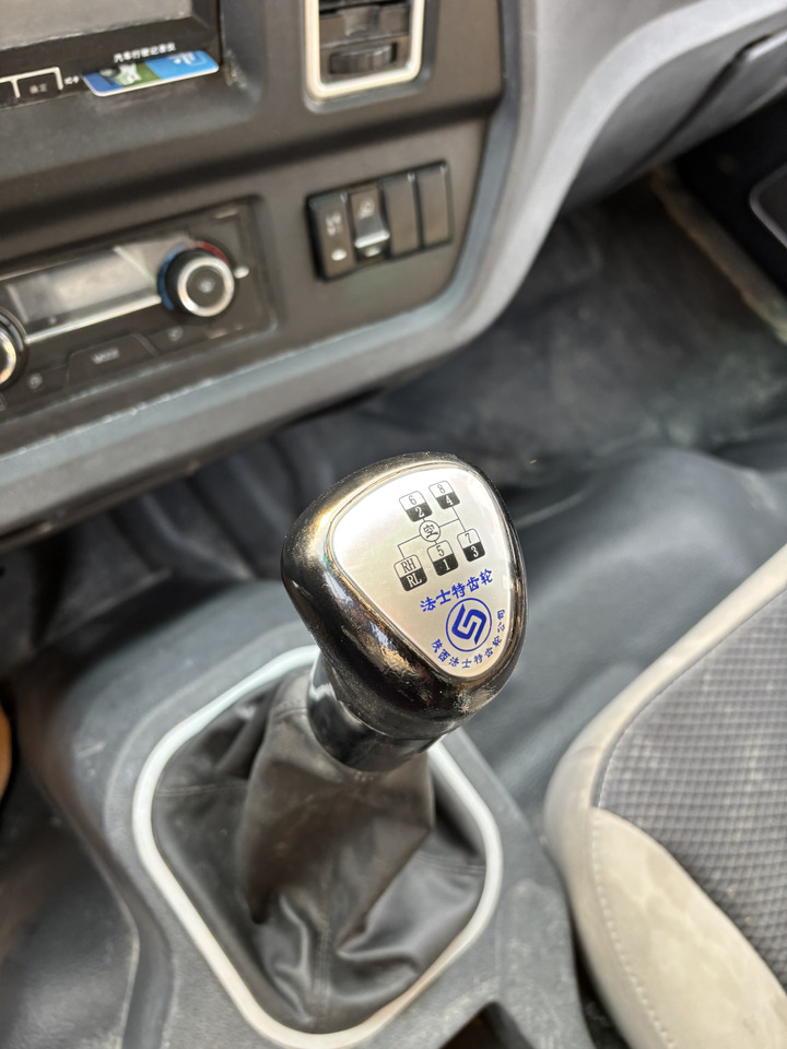 SINOTRUCK - Автобетоносмеситель: фото 4 SINOTRUCK - Автобетоносмеситель: фото 4