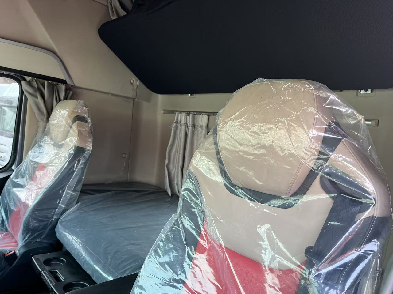 HOWO TH7 - Тягач: фото 2 HOWO TH7 - Тягач: фото 2