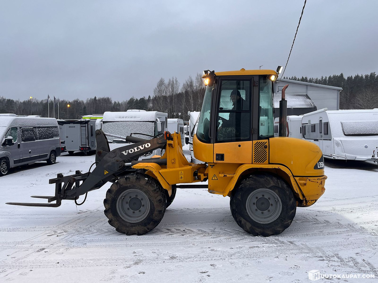 Volvo L35B Pro, pyöräkuormaaja avattavalla kauhalla ja piikeillä, 2005, Vihti - Колёсный погрузчик: фото 1 Volvo L35B Pro, pyöräkuormaaja avattavalla kauhalla ja piikeillä, 2005, Vihti - Колёсный погрузчик: фото 1