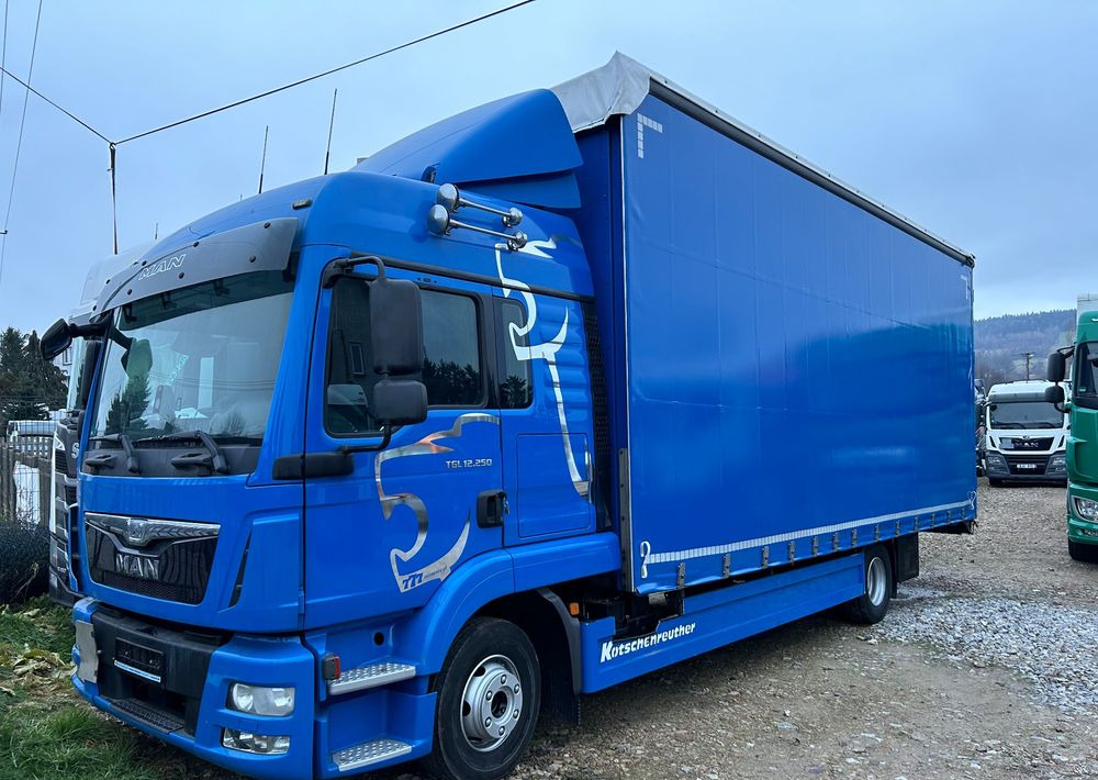 MAN TGL 12.250 cena za ZESTAW TANDEM UNIKAT przebieg z Niemiec MANUAL HAK / EURO 6 / przyczepa zestaw jumbo / opony 80% - Тентованный грузовик: фото 1 MAN TGL 12.250 cena za ZESTAW TANDEM UNIKAT przebieg z Niemiec MANUAL HAK / EURO 6 / przyczepa zestaw jumbo / opony 80% - Тентованный грузовик: фото 1