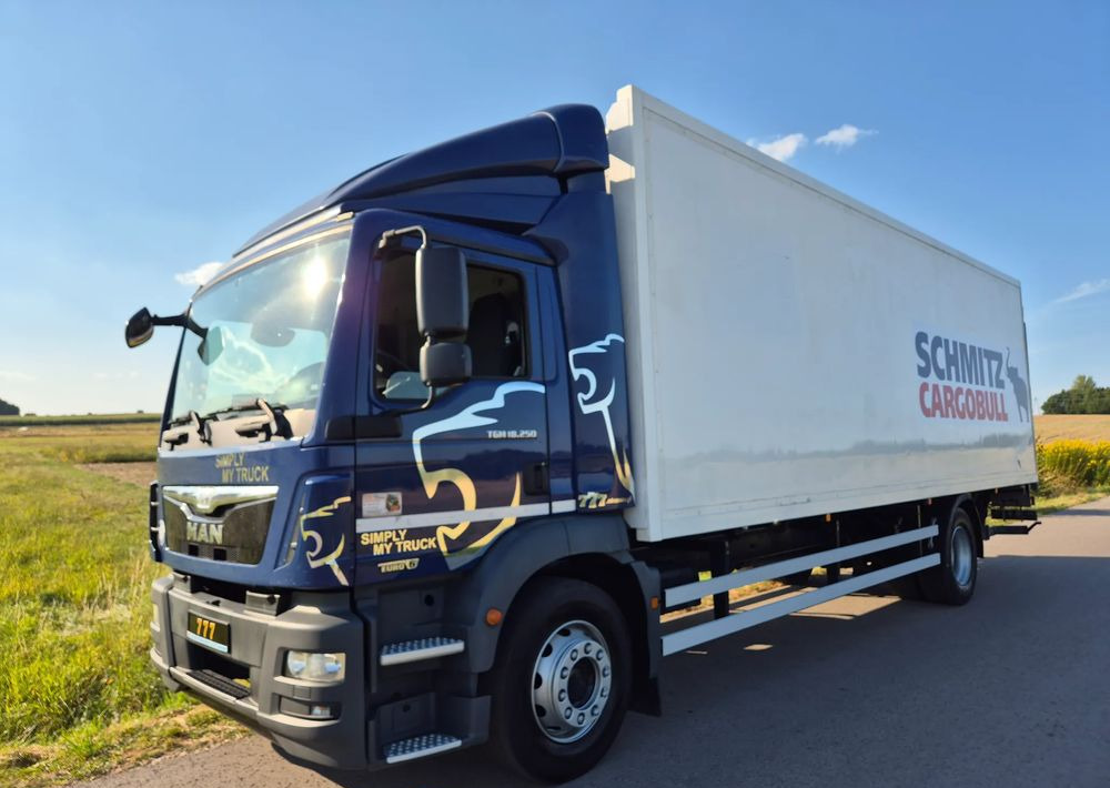 MAN TGM 18.250 Carrier 1950 D/E z Holandii / TOP STAN / 7.5m / 18 palet / winda + drzwi boczne / OKAZJA - Рефрижератор: фото 1 MAN TGM 18.250 Carrier 1950 D/E z Holandii / TOP STAN / 7.5m / 18 palet / winda + drzwi boczne / OKAZJA - Рефрижератор: фото 1