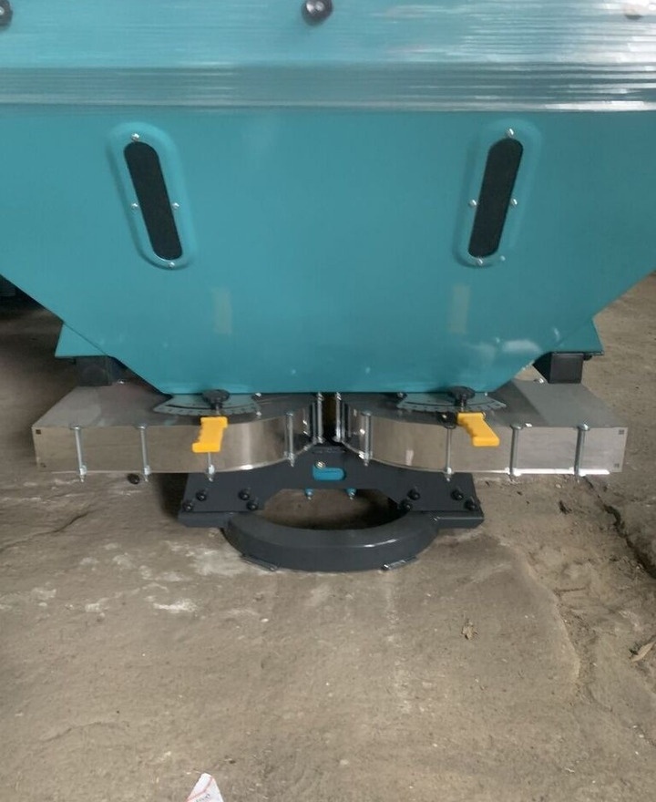 New Rozsiewacz Sadowniczy Dwutarczowy 600,800i 1000L - Разбрасыватель удобрений: фото 3 New Rozsiewacz Sadowniczy Dwutarczowy 600,800i 1000L - Разбрасыватель удобрений: фото 3