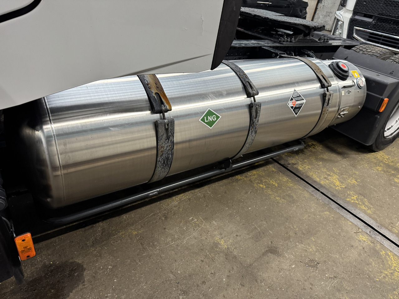 IVECO STRALIS HI-WAY S-WAY - Топливный бак: фото 2 IVECO STRALIS HI-WAY S-WAY - Топливный бак: фото 2