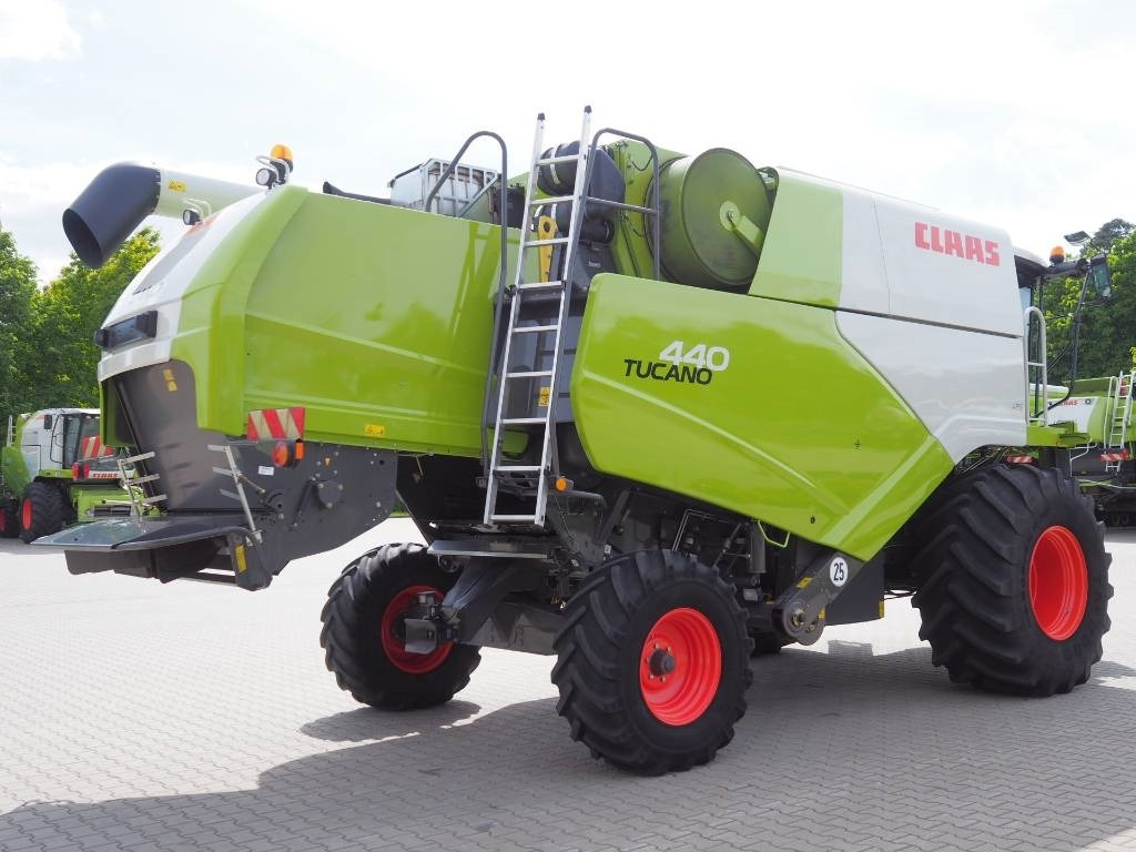 Claas Tucano 440 + V620 - Зерноуборочный комбайн: фото 3 Claas Tucano 440 + V620 - Зерноуборочный комбайн: фото 3