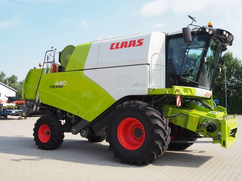 Claas Tucano 440 + V620 - Зерноуборочный комбайн: фото 4 Claas Tucano 440 + V620 - Зерноуборочный комбайн: фото 4