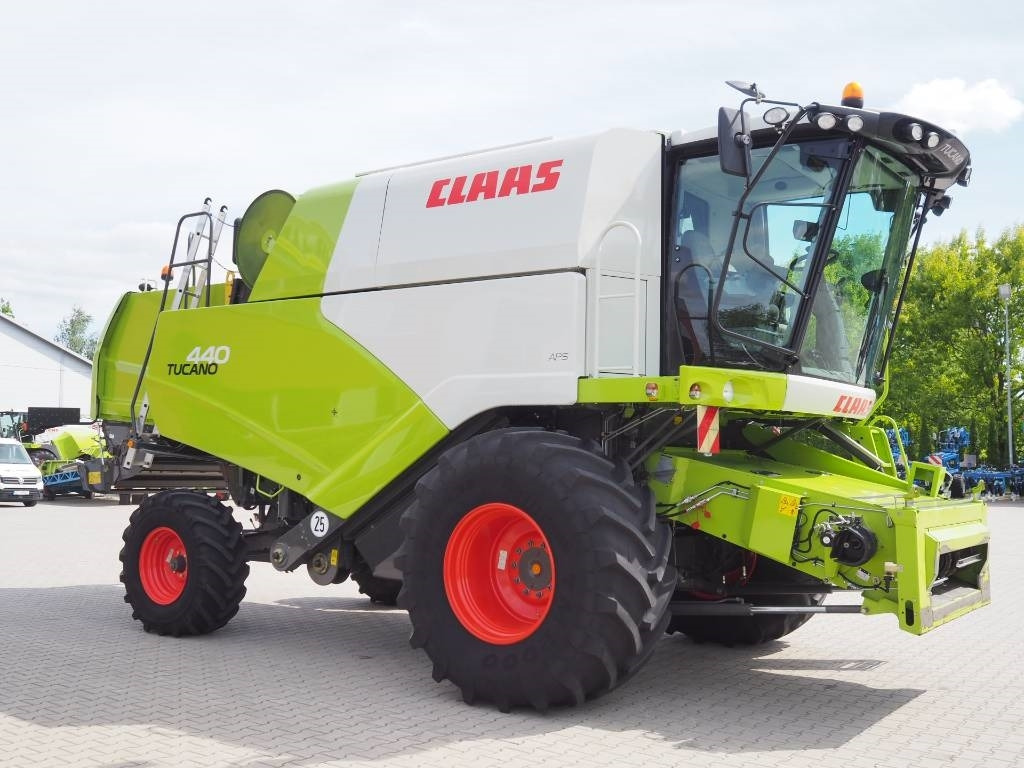 Claas Tucano 440 + V620 - Зерноуборочный комбайн: фото 4 Claas Tucano 440 + V620 - Зерноуборочный комбайн: фото 4