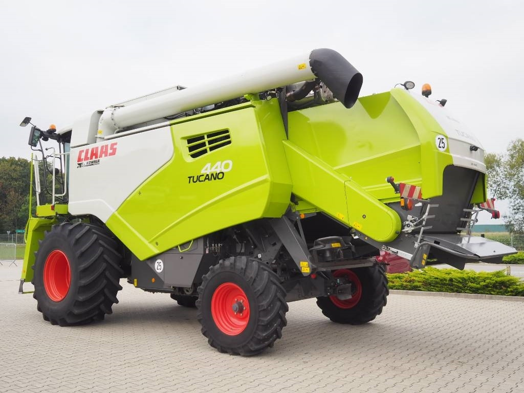 Claas Tucano 440 + V620 - Зерноуборочный комбайн: фото 2 Claas Tucano 440 + V620 - Зерноуборочный комбайн: фото 2