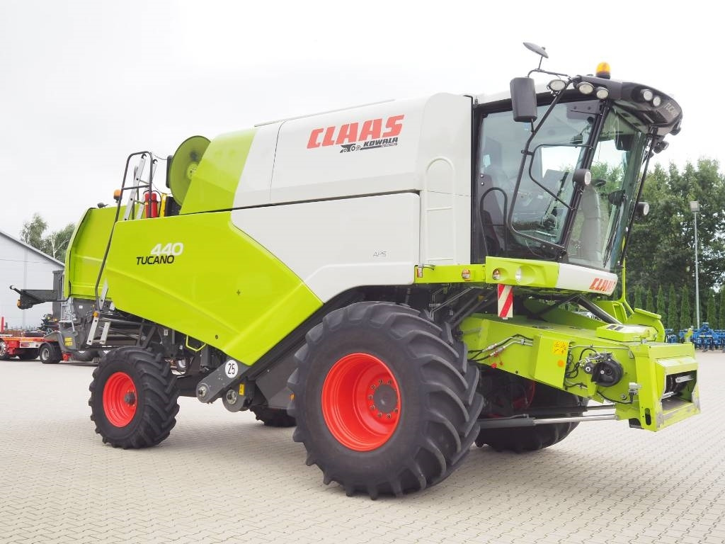 Claas Tucano 440 + V620 - Зерноуборочный комбайн: фото 4 Claas Tucano 440 + V620 - Зерноуборочный комбайн: фото 4