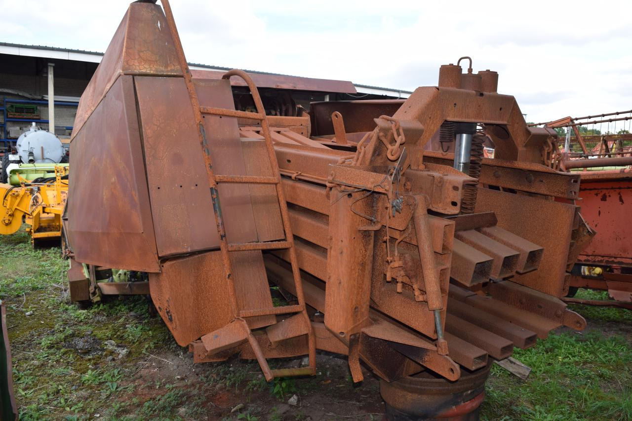 CLAAS Quadrant 1100 *zur Teilevertwertung* - Пресс-подборщик тюковый: фото 4 CLAAS Quadrant 1100 *zur Teilevertwertung* - Пресс-подборщик тюковый: фото 4