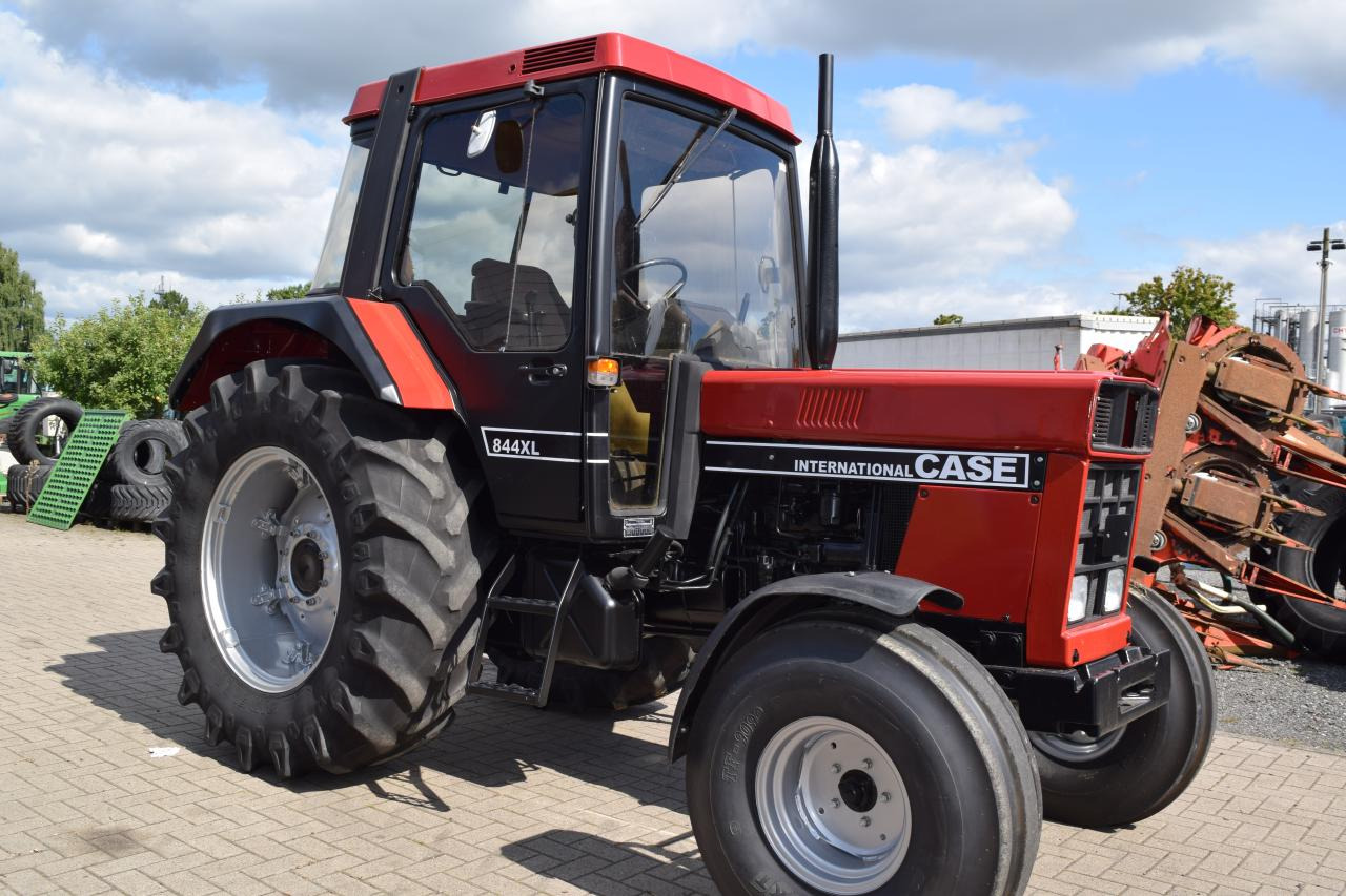 Case-IH 844 XL - Трактор: фото 2 Case-IH 844 XL - Трактор: фото 2