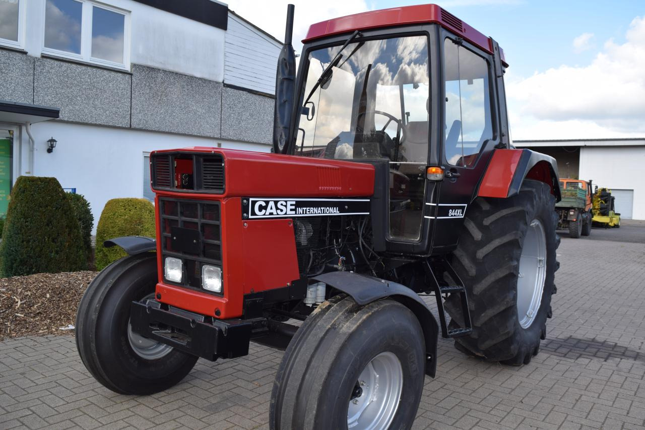 Case-IH 844 XL - Трактор: фото 3 Case-IH 844 XL - Трактор: фото 3