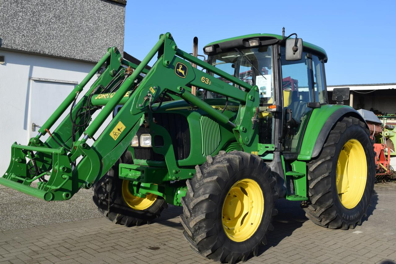 John Deere 6220 - Трактор: фото 4 John Deere 6220 - Трактор: фото 4