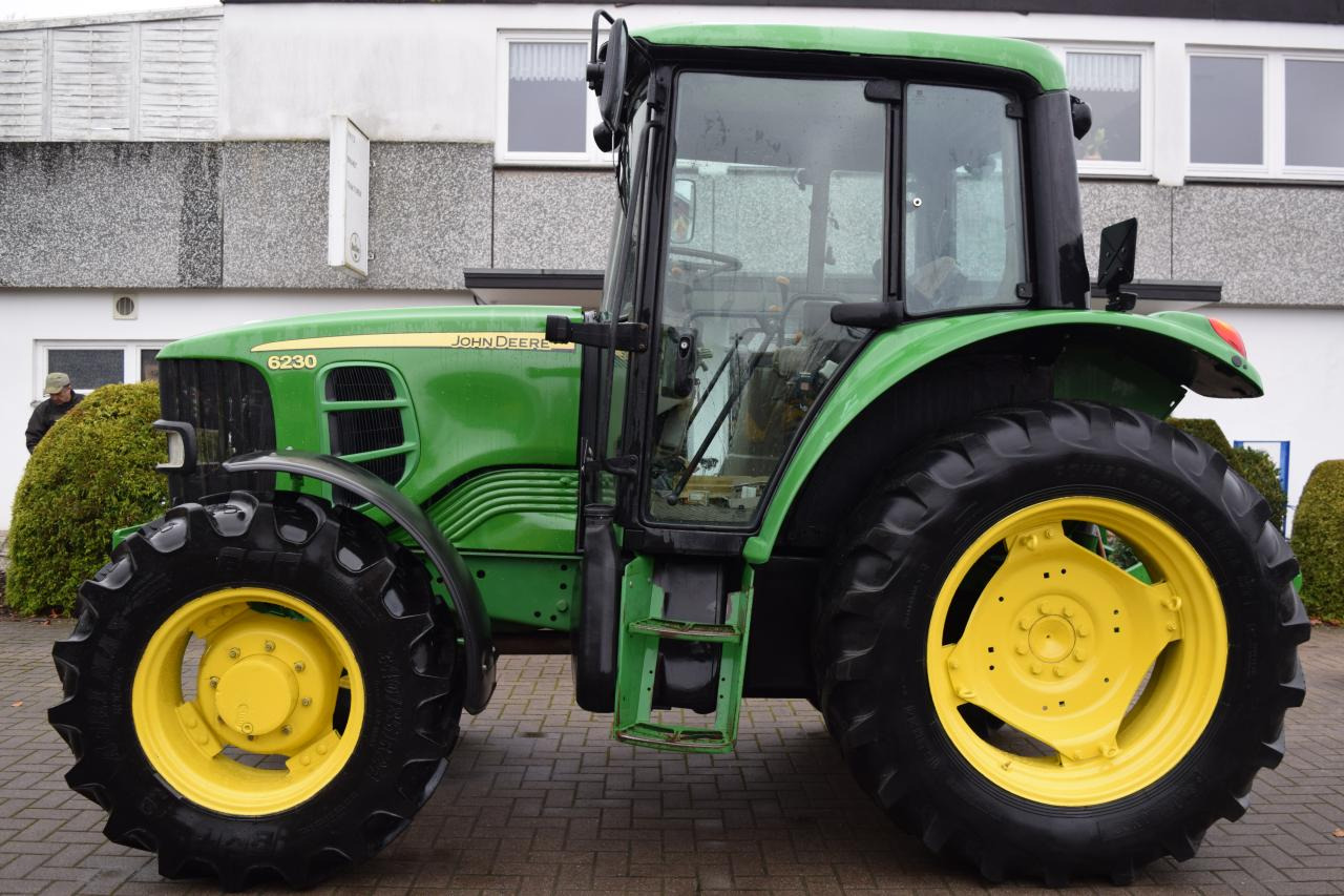 John Deere 6230 - Трактор: фото 4 John Deere 6230 - Трактор: фото 4