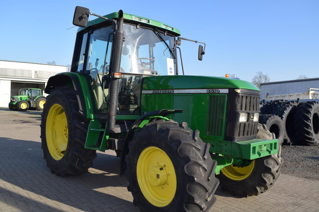 John Deere 6510 - Трактор: фото 1 John Deere 6510 - Трактор: фото 1