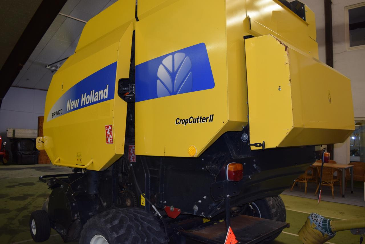New Holland BR 7070 Crop Cutter II - Пресс-подборщик рулонный: фото 5 New Holland BR 7070 Crop Cutter II - Пресс-подборщик рулонный: фото 5