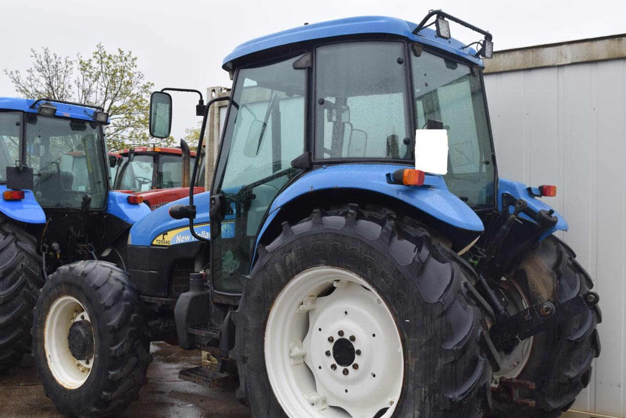 New Holland TD 5040 - Трактор: фото 3 New Holland TD 5040 - Трактор: фото 3