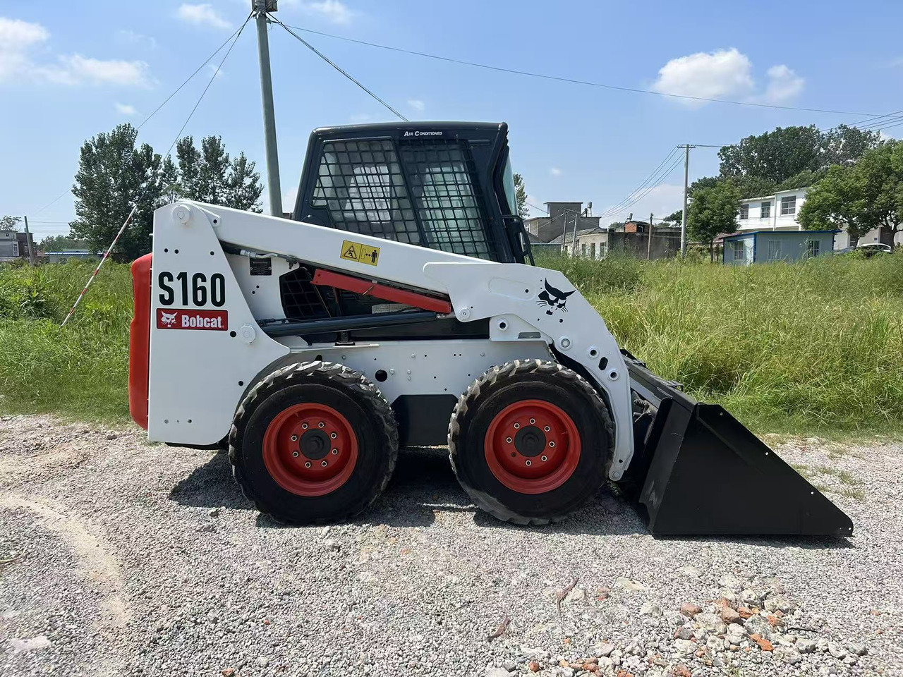 BOBCAT S160 - Мини-погрузчик с бортовым поворотом: фото 1 BOBCAT S160 - Мини-погрузчик с бортовым поворотом: фото 1