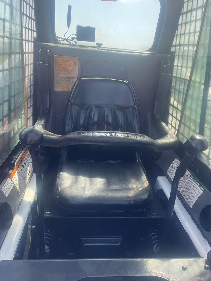 Bobcat S160 - Мини-погрузчик с бортовым поворотом: фото 5 Bobcat S160 - Мини-погрузчик с бортовым поворотом: фото 5