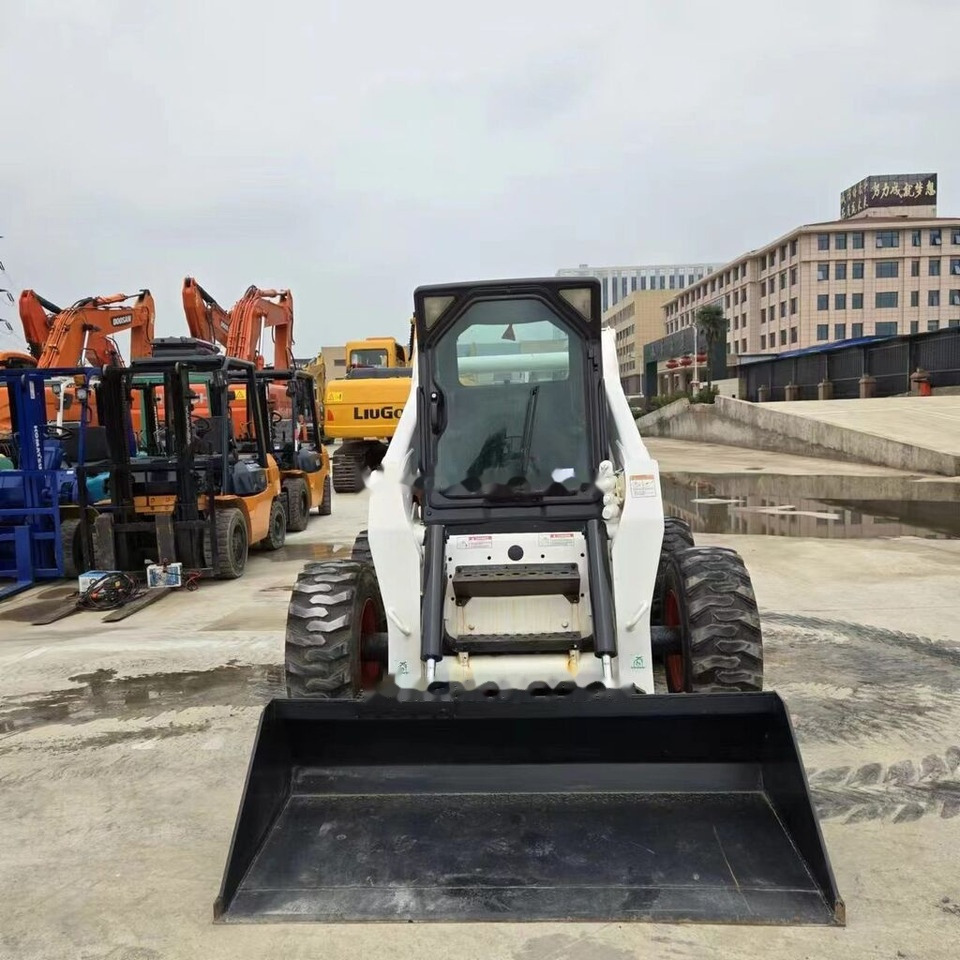 Bobcat S300 - Мини-погрузчик с бортовым поворотом: фото 5 Bobcat S300 - Мини-погрузчик с бортовым поворотом: фото 5