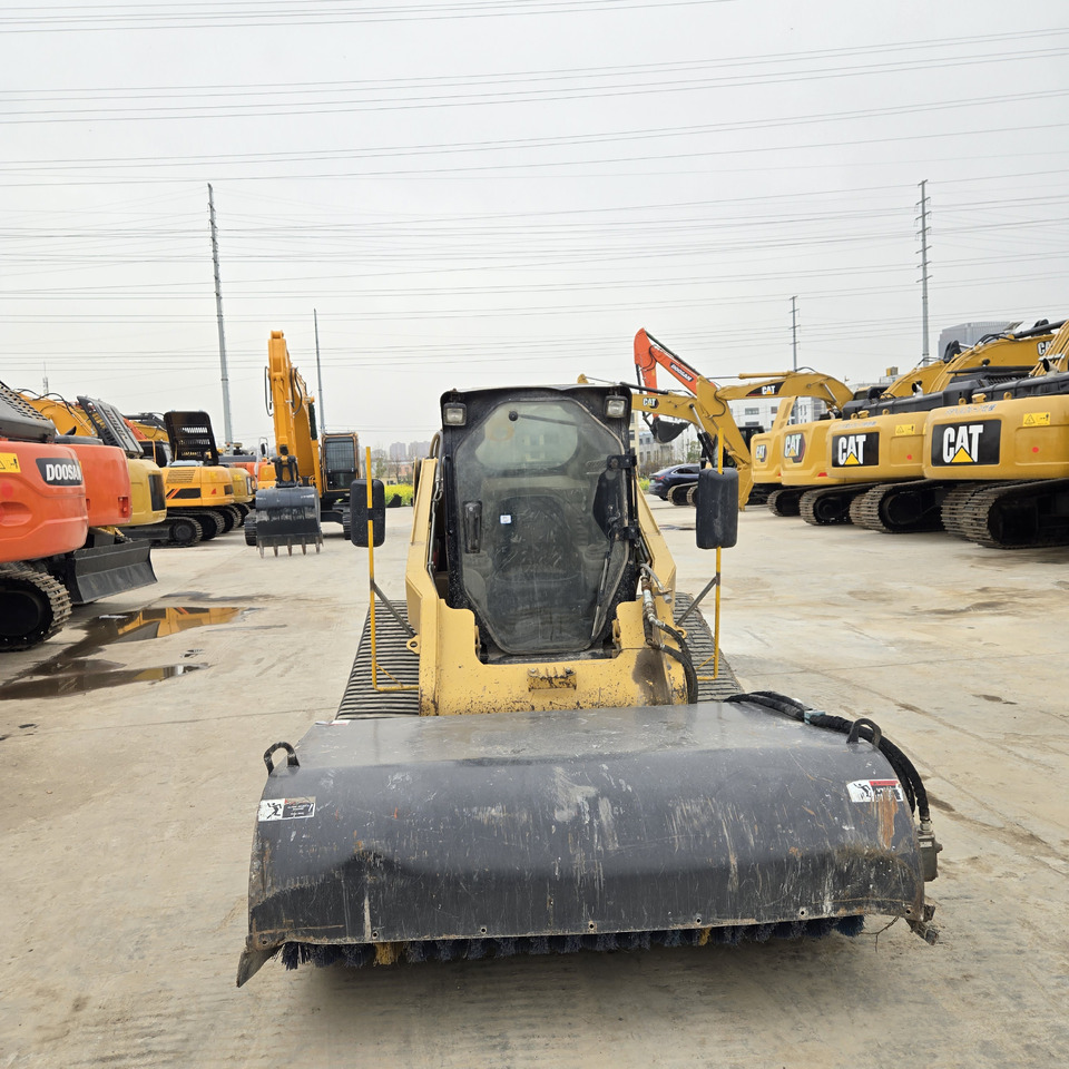 CATERPILLAR 277C - Мини-погрузчик с бортовым поворотом: фото 3 CATERPILLAR 277C - Мини-погрузчик с бортовым поворотом: фото 3