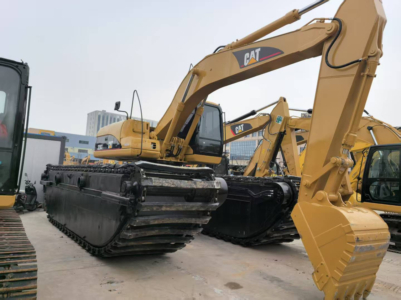 CATERPILLAR 320C boat excavator - Водный экскаватор: фото 3 CATERPILLAR 320C boat excavator - Водный экскаватор: фото 3