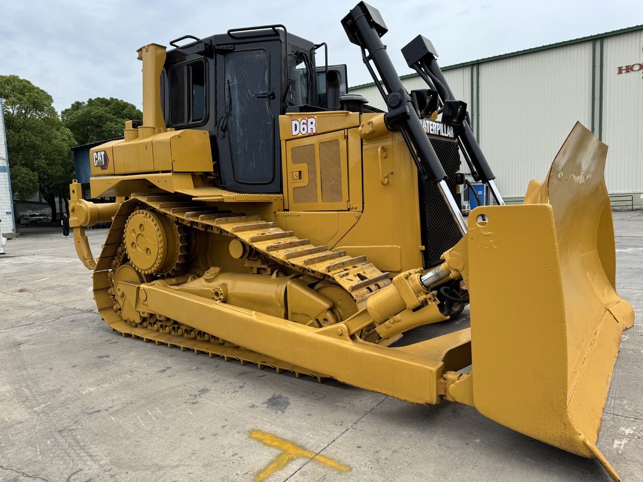 CATERPILLAR D6R - Бульдозер: фото 1 CATERPILLAR D6R - Бульдозер: фото 1