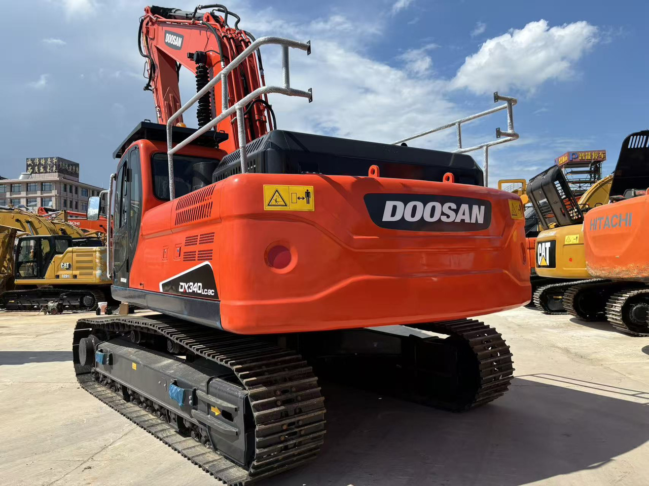 DOOSAN DX340LC-9C - Гусеничный экскаватор: фото 2 DOOSAN DX340LC-9C - Гусеничный экскаватор: фото 2