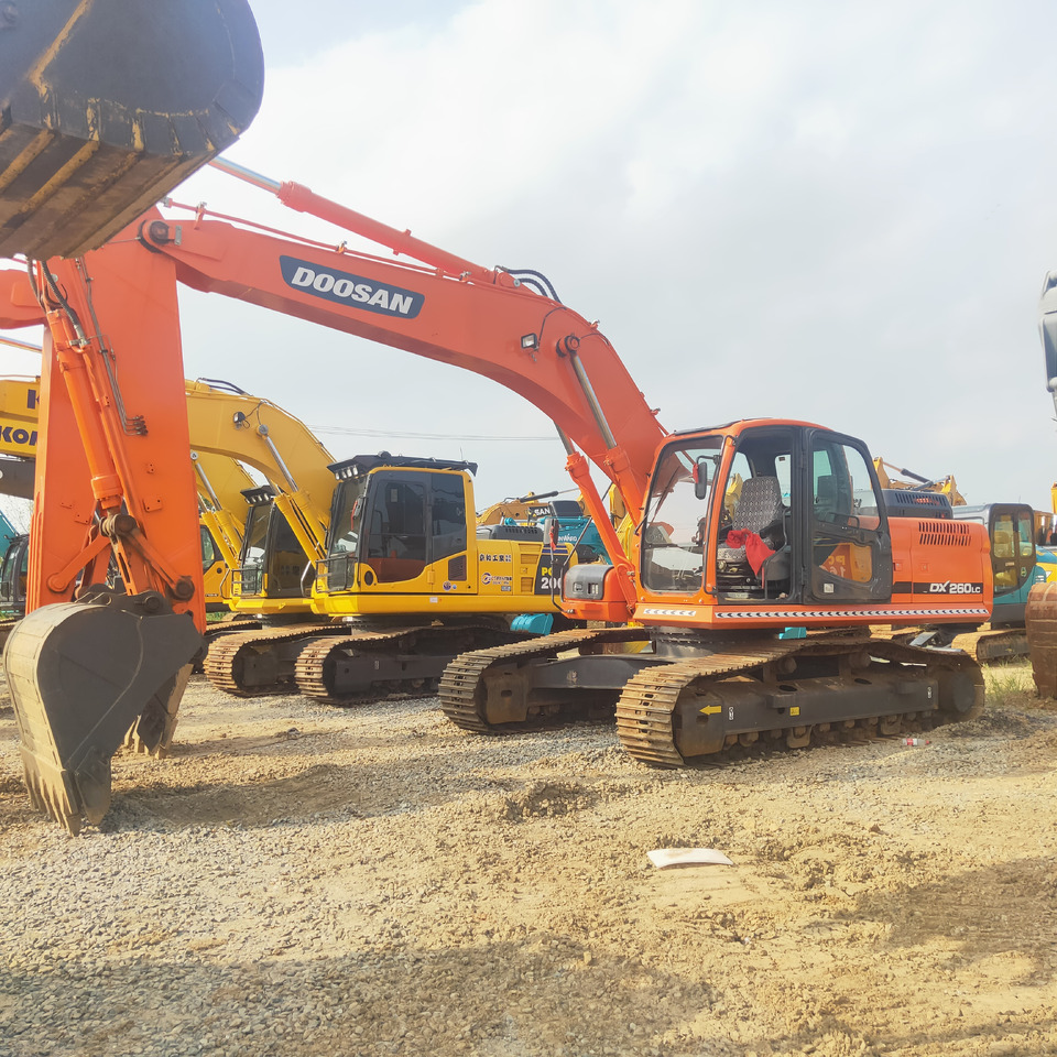Doosan DX260LC - Гусеничный экскаватор: фото 1 Doosan DX260LC - Гусеничный экскаватор: фото 1