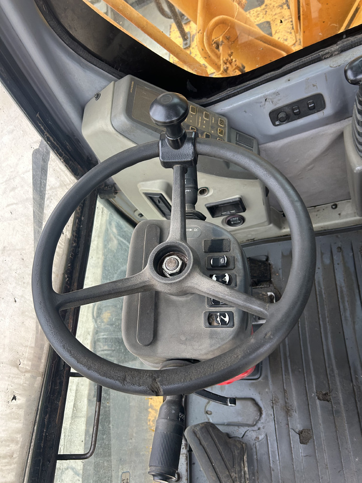 HYUNDAI R210W-7 - Колёсный экскаватор: фото 4 HYUNDAI R210W-7 - Колёсный экскаватор: фото 4