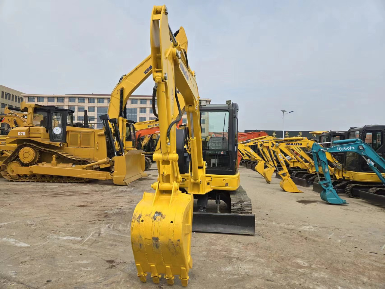KOMATSU PC55MR - Мини-экскаватор: фото 3 KOMATSU PC55MR - Мини-экскаватор: фото 3