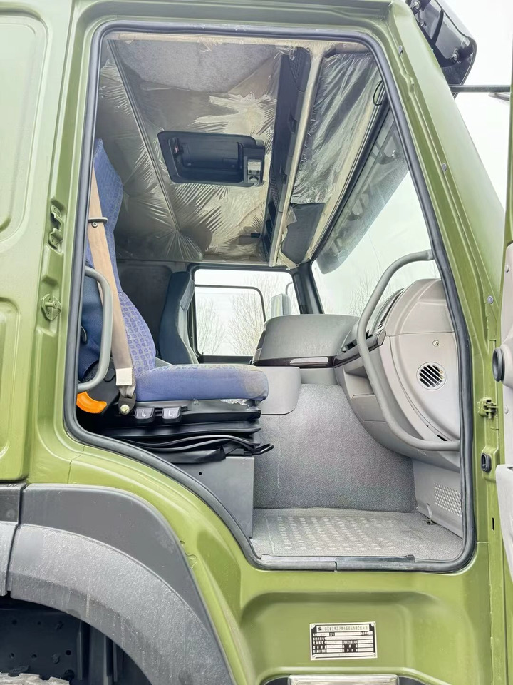 Самосвал SINOTRUK HOWO 6x4: фото 9