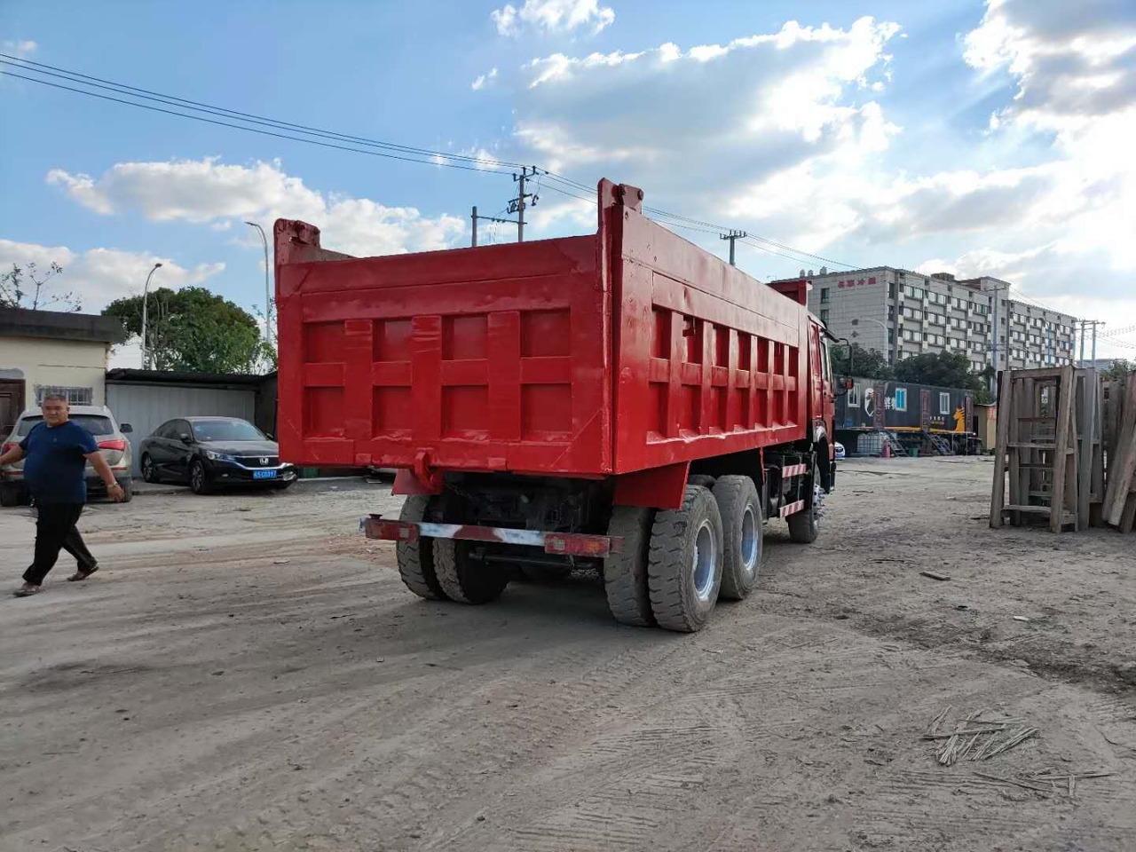 SINOTRUK HOWO 6x4 - Самосвал: фото 4 SINOTRUK HOWO 6x4 - Самосвал: фото 4