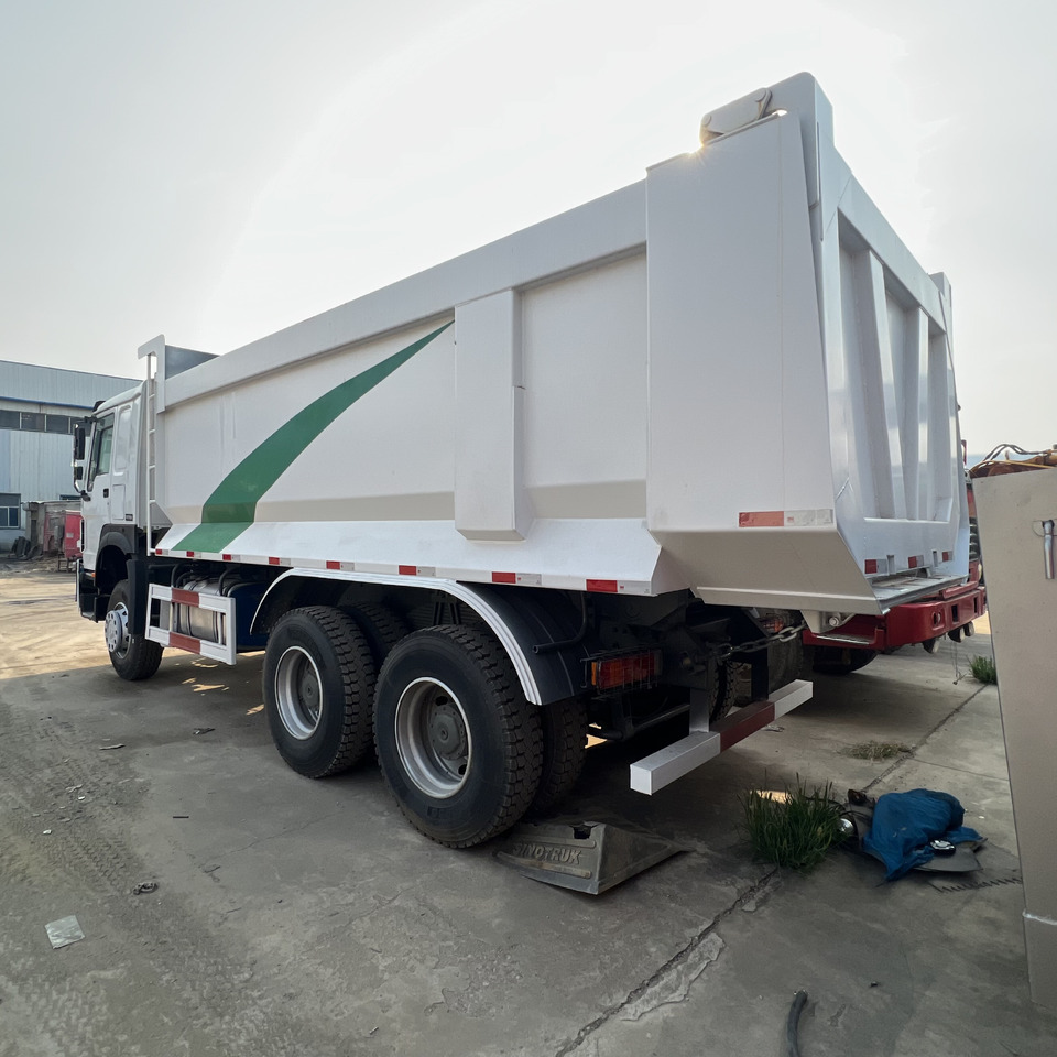 SINOTRUK HOWO - Грузовик с закрытым кузовом: фото 5 SINOTRUK HOWO - Грузовик с закрытым кузовом: фото 5