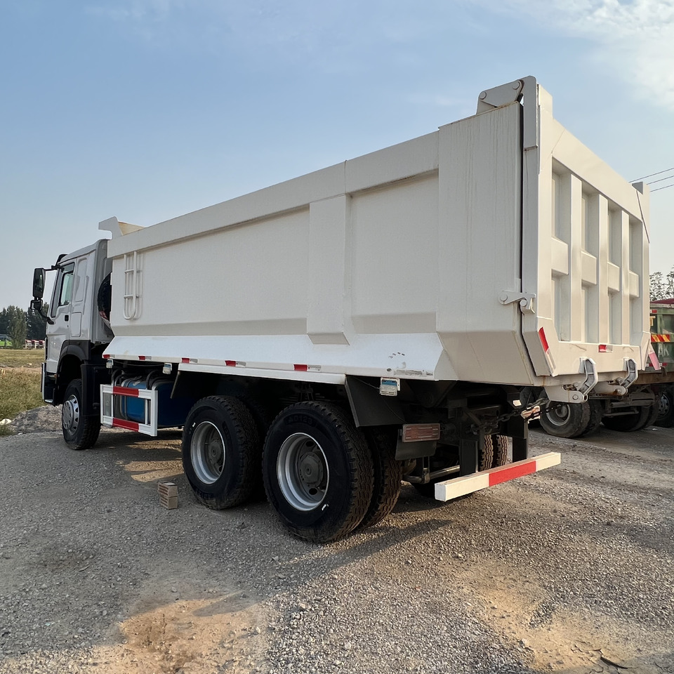 SINOTRUK HOWO - Грузовик с закрытым кузовом: фото 1 SINOTRUK HOWO - Грузовик с закрытым кузовом: фото 1
