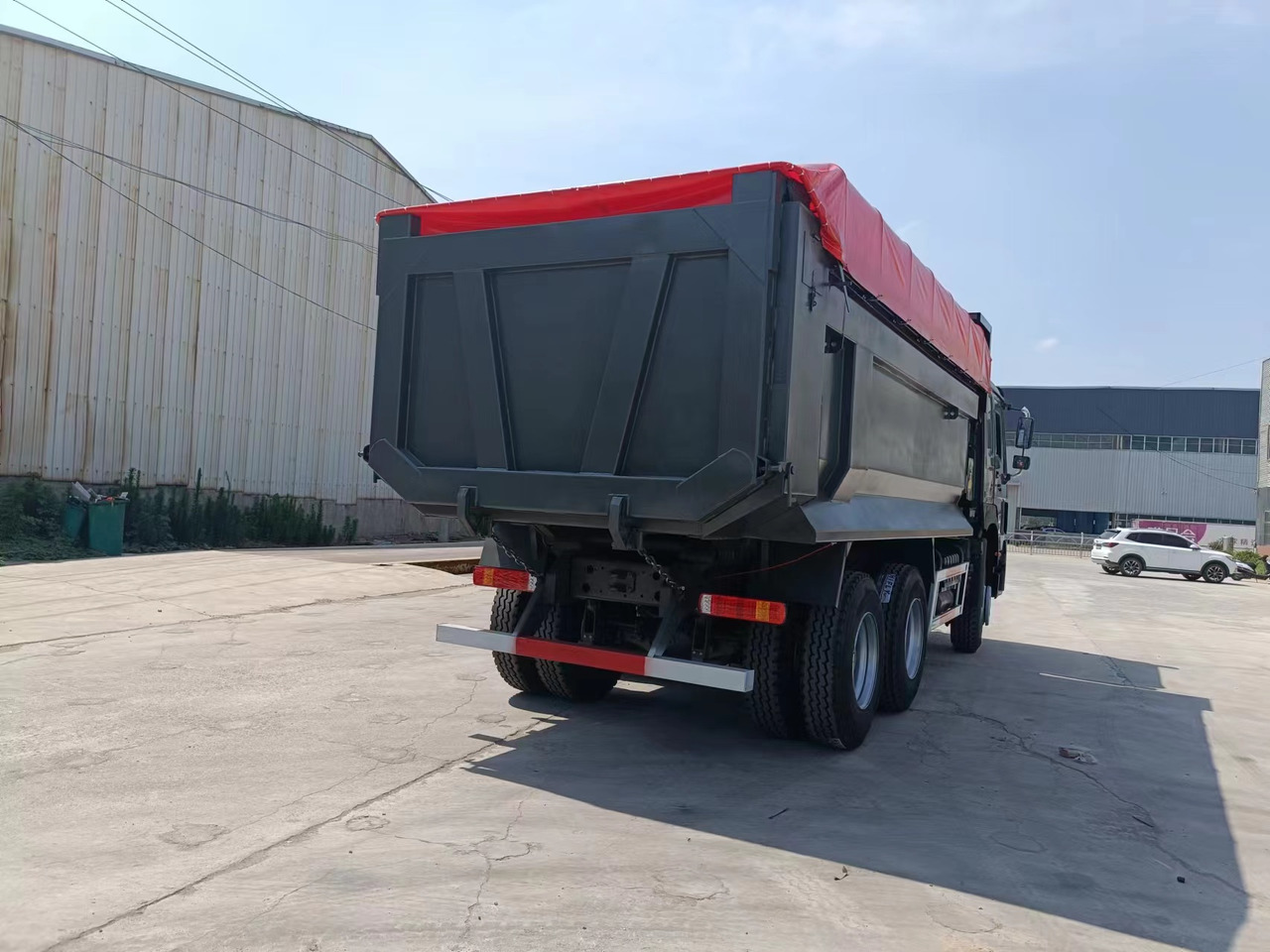 SINOTRUK HOWO - Грузовик с закрытым кузовом: фото 3 SINOTRUK HOWO - Грузовик с закрытым кузовом: фото 3
