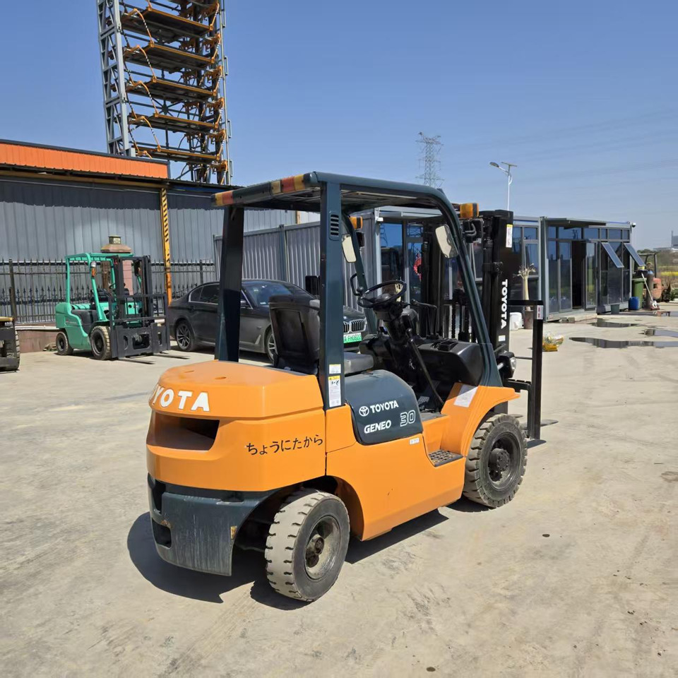 Дизельный погрузчик Toyota FD30: фото 6 Дизельный погрузчик Toyota FD30: фото 6