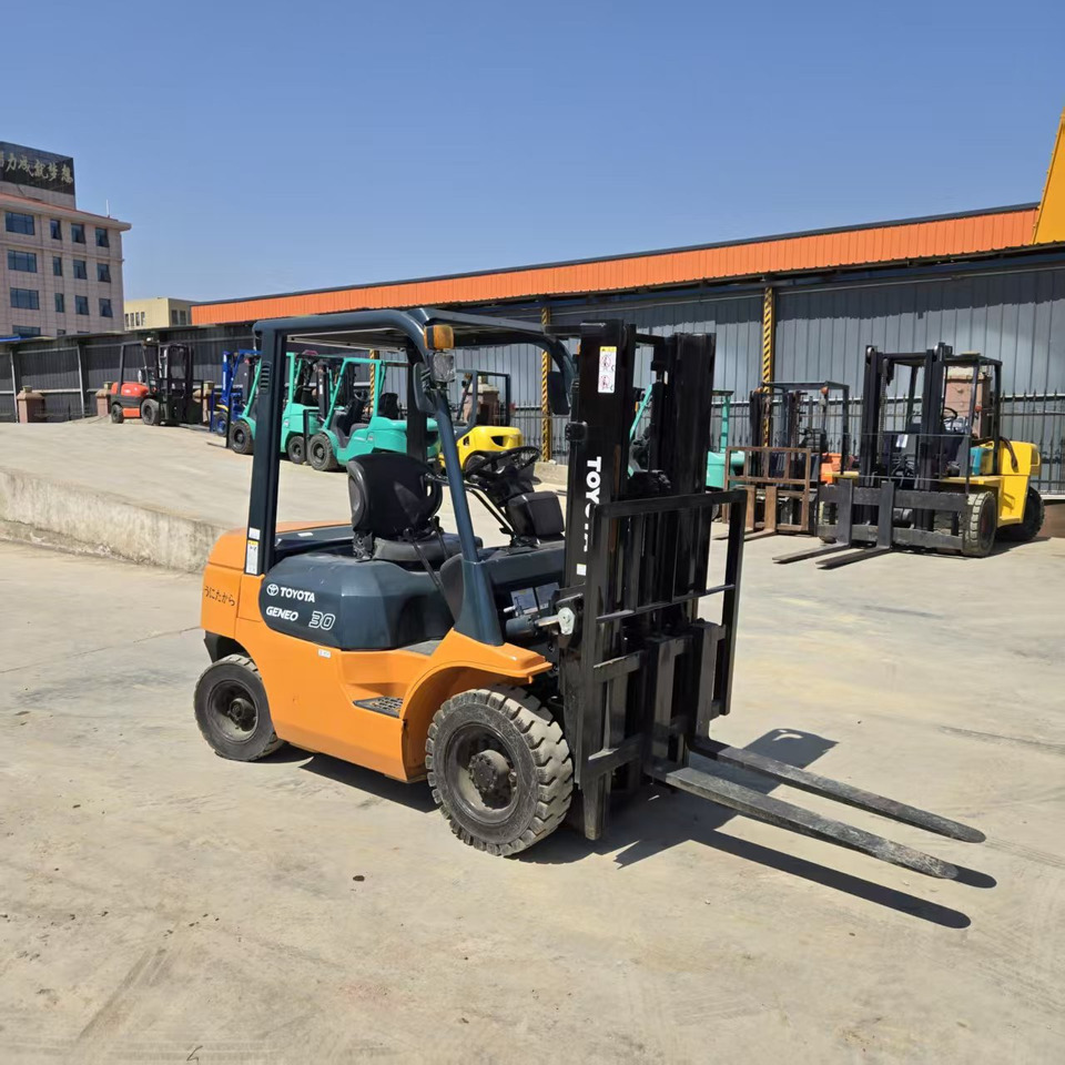 Дизельный погрузчик Toyota FD30: фото 7 Дизельный погрузчик Toyota FD30: фото 7