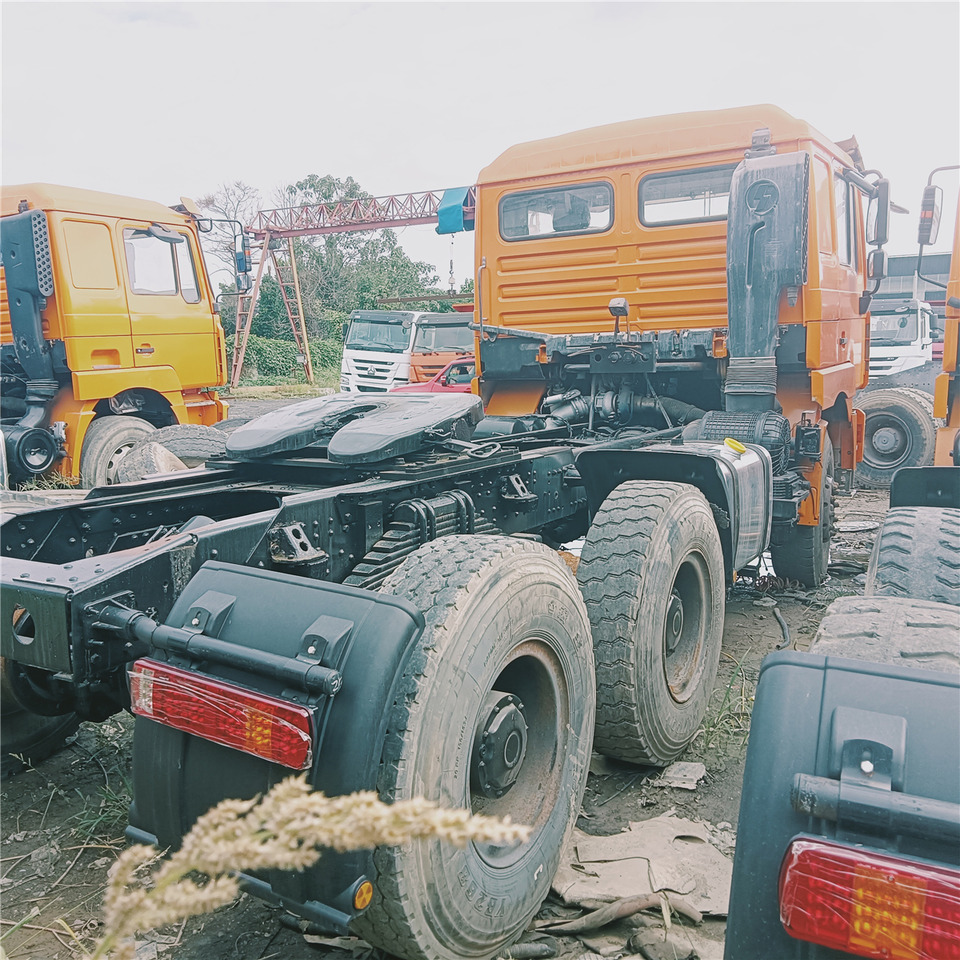 SHACMAN F3000 trailer head - Тягач: фото 3 SHACMAN F3000 trailer head - Тягач: фото 3