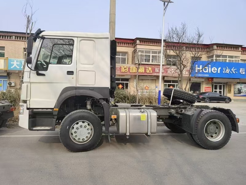 SINOTRUK HOWO - Тягач: фото 4 SINOTRUK HOWO - Тягач: фото 4
