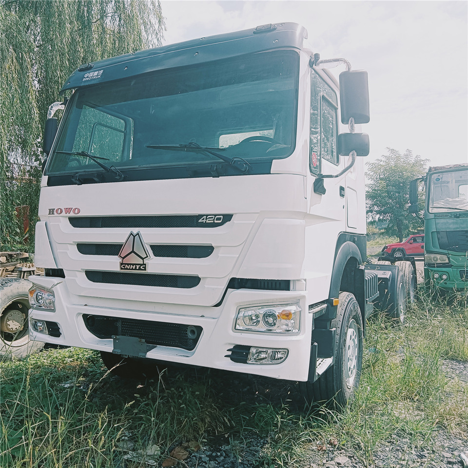 SINOTRUK HOWO trailer head - Тягач: фото 1 SINOTRUK HOWO trailer head - Тягач: фото 1