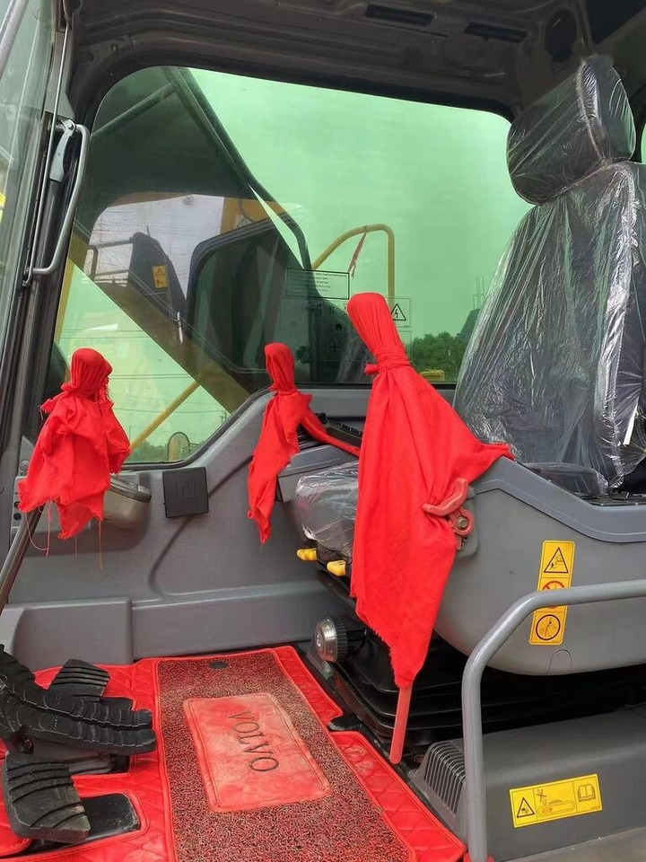 Volvo EC210 - Гусеничный экскаватор: фото 1 Volvo EC210 - Гусеничный экскаватор: фото 1