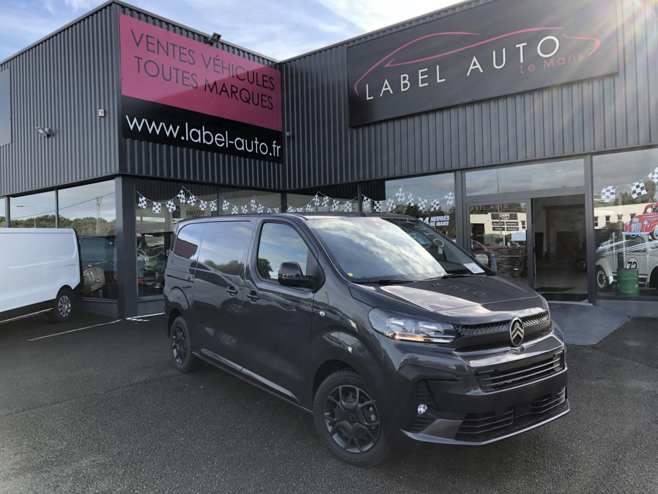 CITROEN Jumpy M 2.0 BlueHDi - 180 S&S - BV EAT8 III FOURGON . PHASE 2 - Цельнометаллический фургон: фото 1 CITROEN Jumpy M 2.0 BlueHDi - 180 S&S - BV EAT8 III FOURGON . PHASE 2 - Цельнометаллический фургон: фото 1