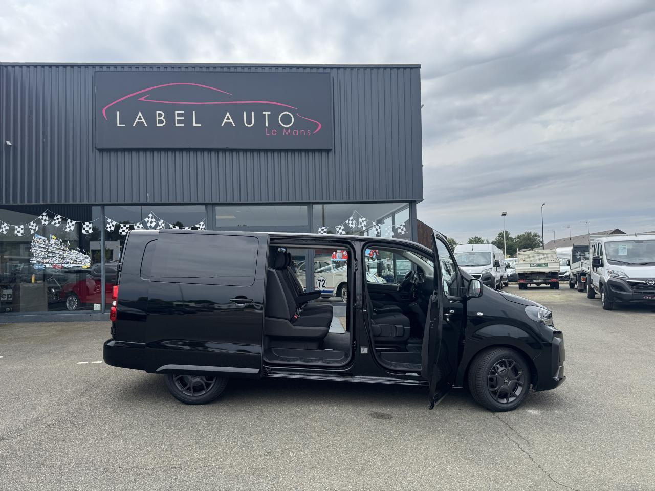 Citroen Jumpy XL 2.0 BLUEHDI 180CH S&S CABINE APPROFONDIE FIXE EAT8 5 PLACES - Грузопассажирский фургон: фото 2 Citroen Jumpy XL 2.0 BLUEHDI 180CH S&S CABINE APPROFONDIE FIXE EAT8 5 PLACES - Грузопассажирский фургон: фото 2