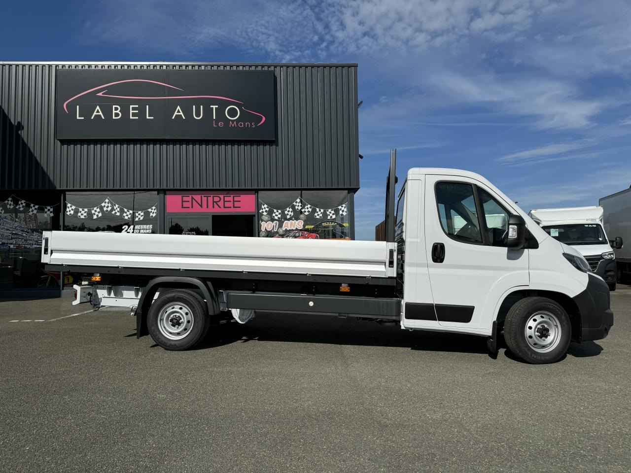 FIAT Ducato Maxi 3.5 XL 2.2 - 180 S&S III PLATEAU CABINE Plateau cabine Maxi 3.5 XL PHASE 4 - Малотоннажный бортовой грузовик: фото 1 FIAT Ducato Maxi 3.5 XL 2.2 - 180 S&S III PLATEAU CABINE Plateau cabine Maxi 3.5 XL PHASE 4 - Малотоннажный бортовой грузовик: фото 1