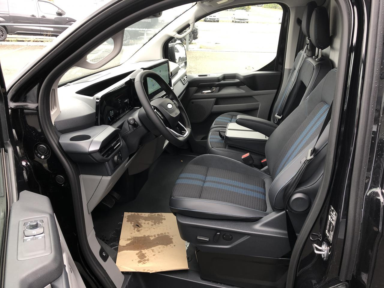 FORD transit custom L1H1 2.0 ECOBLUE 170CH SPORT BVA8 PACK CAM JA - Цельнометаллический фургон: фото 4 FORD transit custom L1H1 2.0 ECOBLUE 170CH SPORT BVA8 PACK CAM JA - Цельнометаллический фургон: фото 4