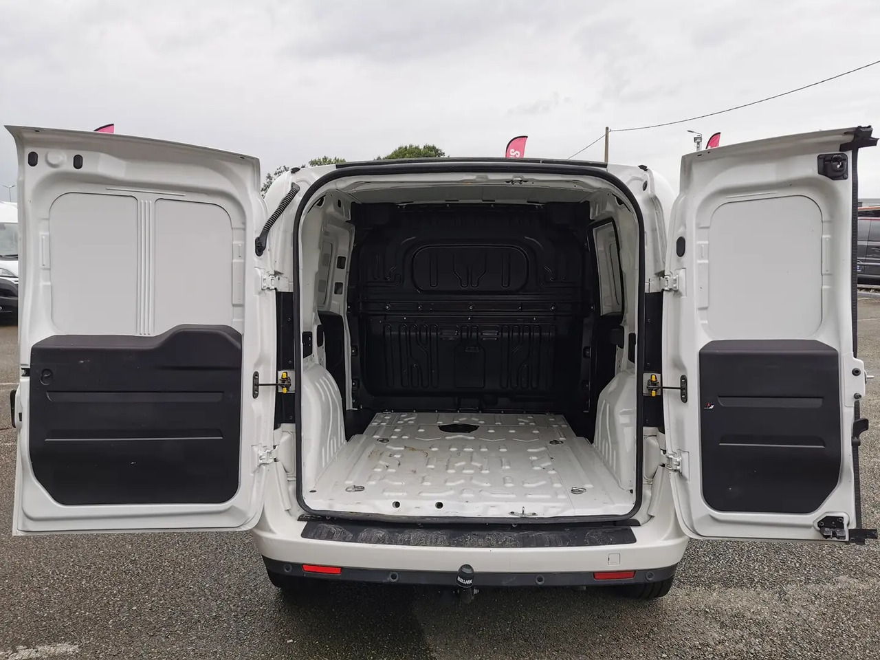 Fiat Doblo Cargo 1.3 MULTIJET 95CH PACK PRO NAV E6D - Легковой фургон: фото 3 Fiat Doblo Cargo 1.3 MULTIJET 95CH PACK PRO NAV E6D - Легковой фургон: фото 3