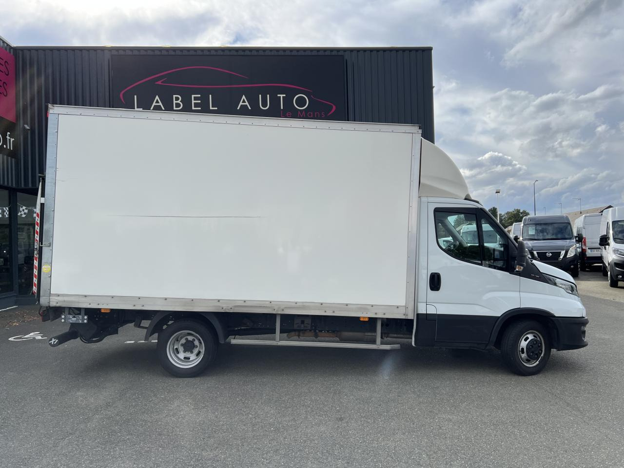 IVECO Daily 35 C 16 S&S (Quad-Leaf) CHASSIS CABINE 2014 35C/35S Chassis cabine 35 C Epmt.4.1 PHASE 4 - Фургон с закрытым кузовом: фото 1 IVECO Daily 35 C 16 S&S (Quad-Leaf) CHASSIS CABINE 2014 35C/35S Chassis cabine 35 C Epmt.4.1 PHASE 4 - Фургон с закрытым кузовом: фото 1