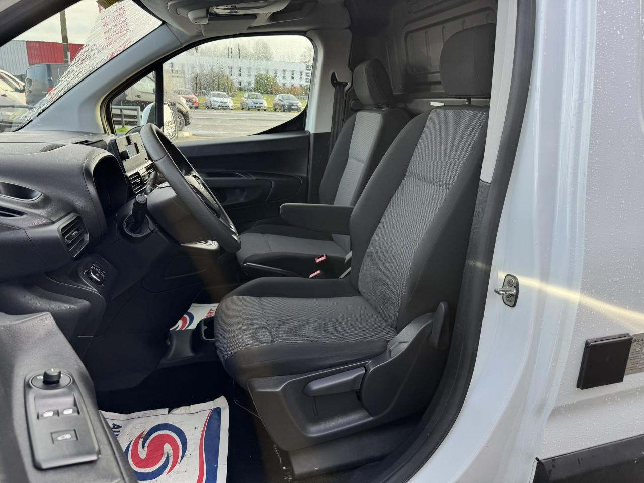 OPEL COMBO M 1.5 HDI 100CH FRIGORIFIQUE - Цельнометаллический фургон: фото 4 OPEL COMBO M 1.5 HDI 100CH FRIGORIFIQUE - Цельнометаллический фургон: фото 4